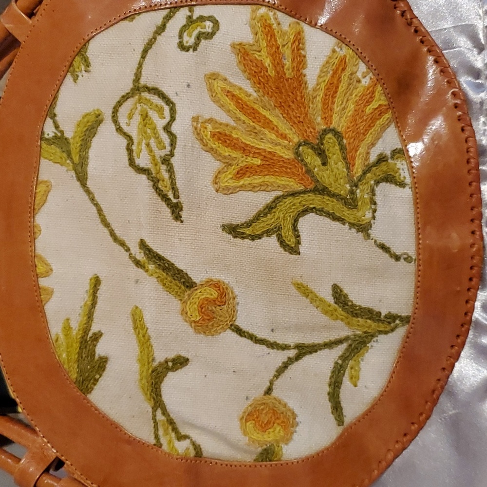 Vintage Valerie Leather and crochet oval bag